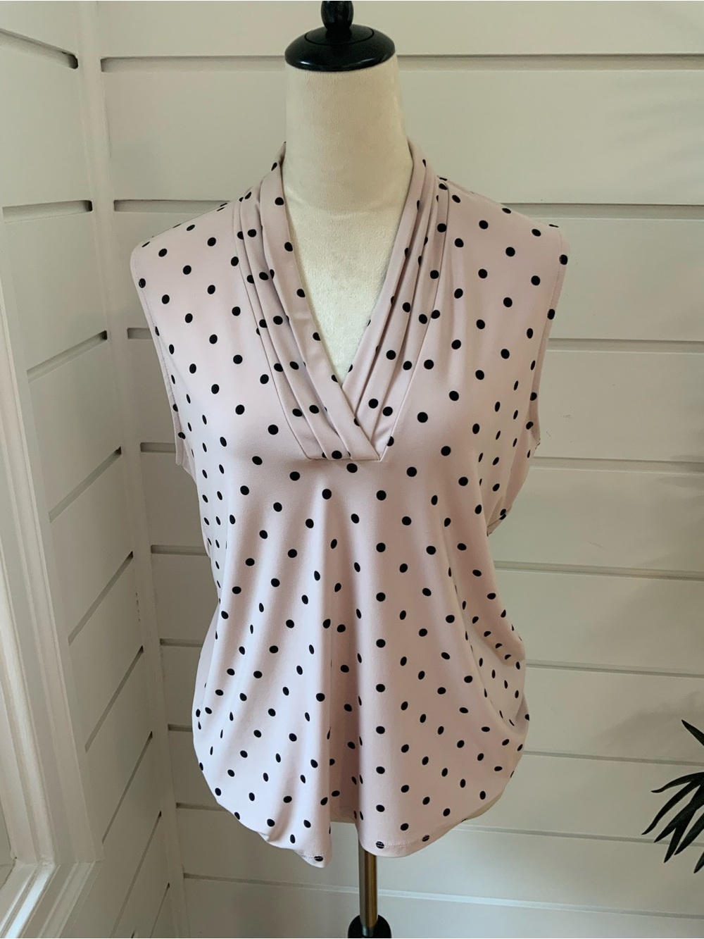 Anne Klein Pink Polka Dot Sleeveless V-Neck Blouse Size L